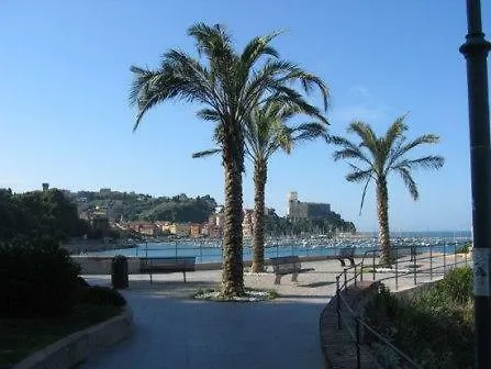 Casa Vacanza Laura דירה Albiano Magra